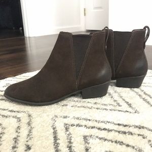 Steve Madden Brown Chelsea Boots